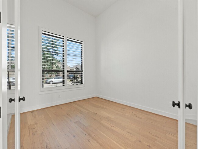 Building Photo - 30715 Chamomile Bnd