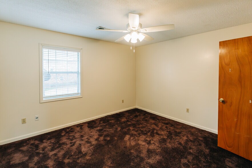 Building Photo - 1202 Douglas MacArthur St