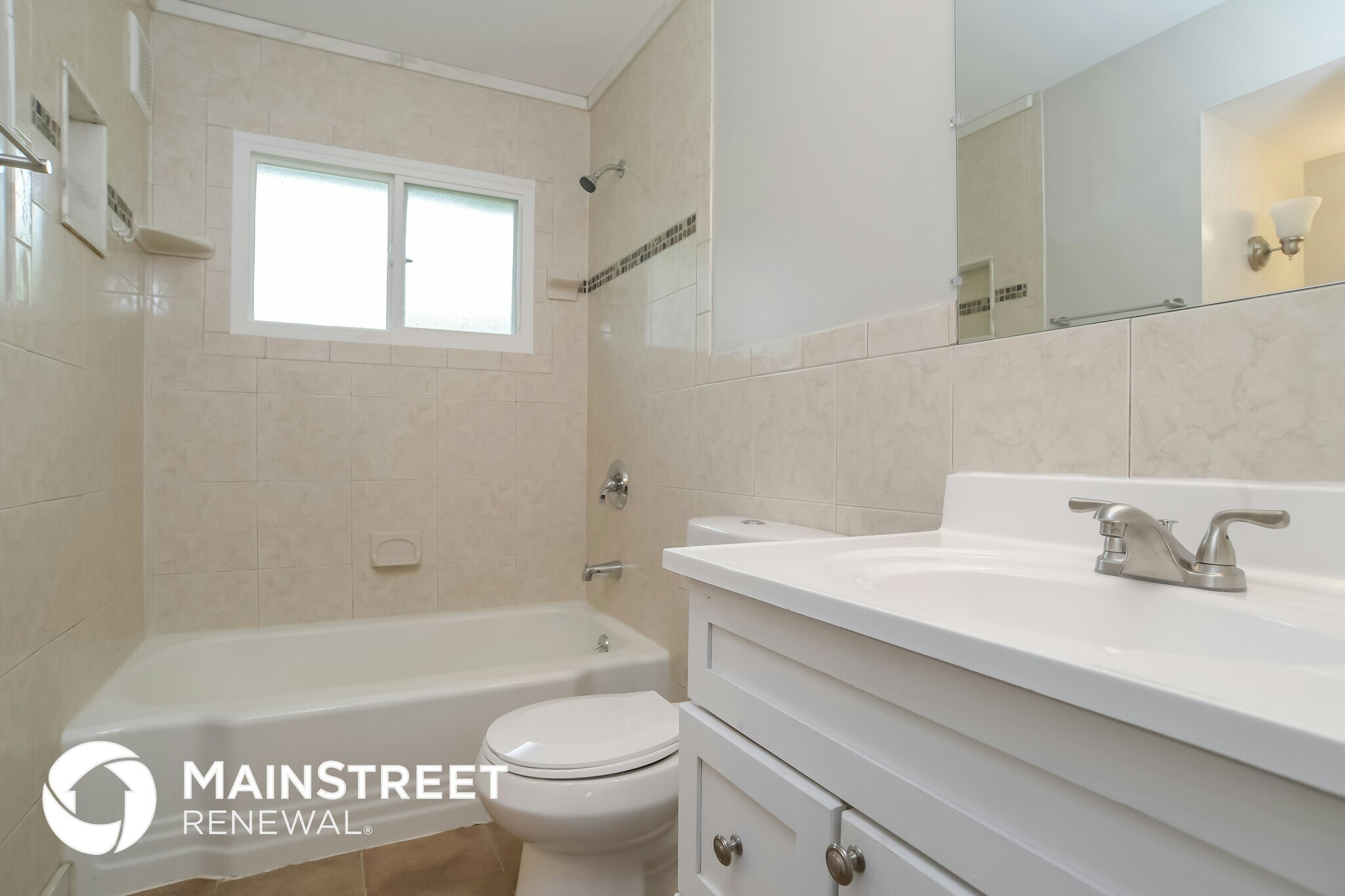 Building Photo - 6852 N Montrose Ave