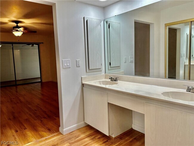 Building Photo - 209 Pinebrook Dr