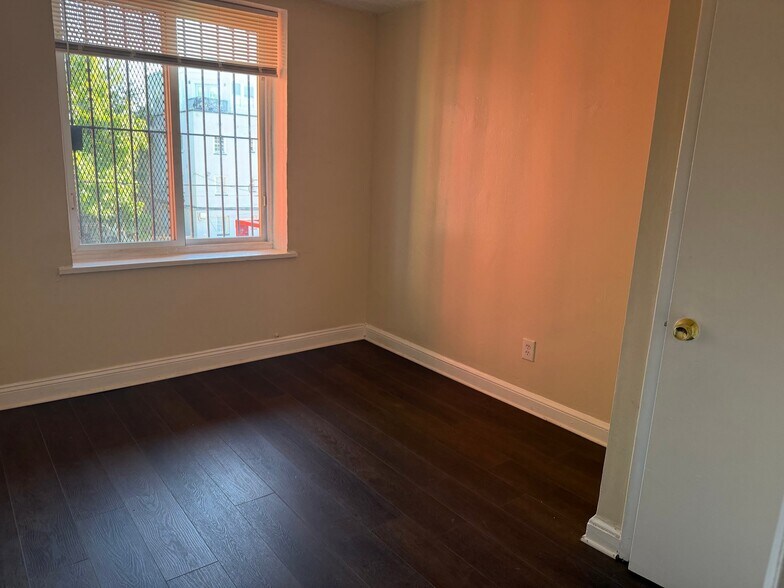 Building Photo - 63 Galveston Pl SW