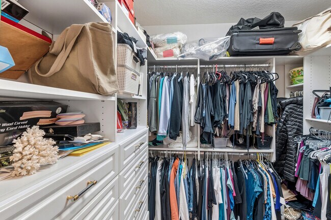 Building Photo - 6213 NW 21st Ct