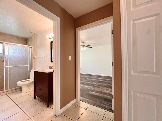 Building Photo - Completely Renovated 3 Bed 2 Bath Condo