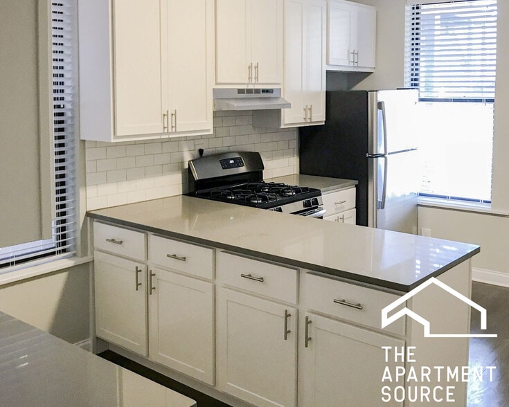 Primary Photo - 2730 N Wayne Ave