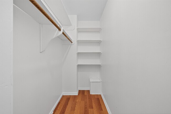 Building Photo - 663 Ravensworth Dr