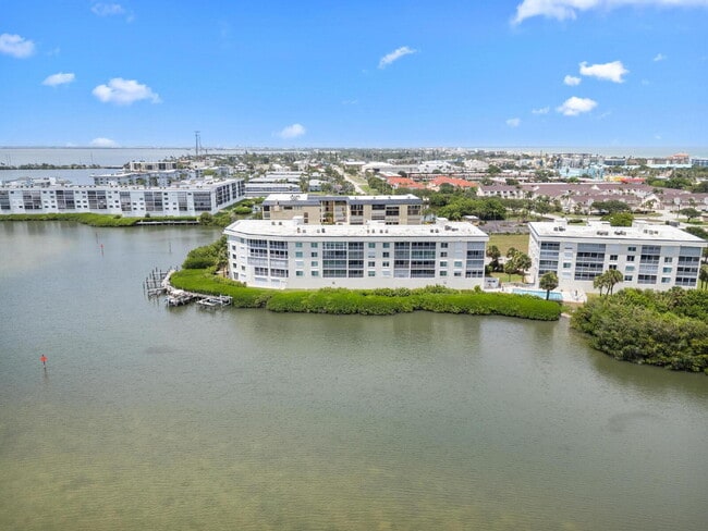 Building Photo - Diamond Bay