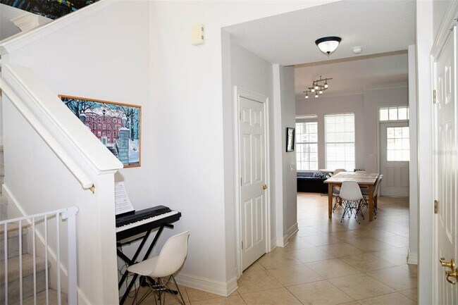 Building Photo - 411 Sycamore St