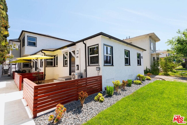 Building Photo - 815 W Glenoaks Blvd