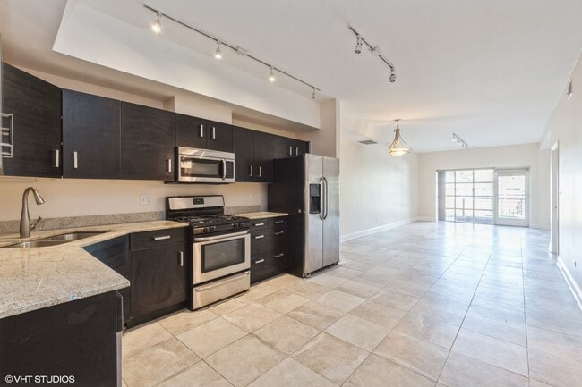 Primary Photo - 5758 N California Ave