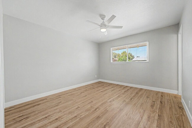 Building Photo - 8730 E Rancho Vista Dr