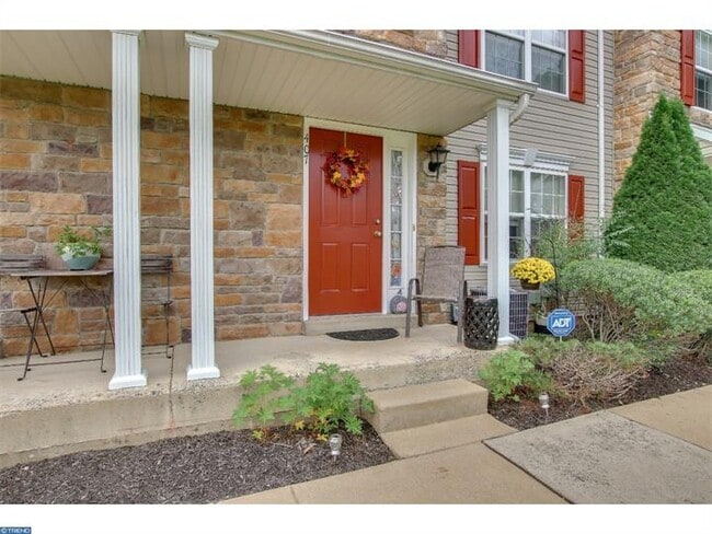 Building Photo - 407 Hosta Ct