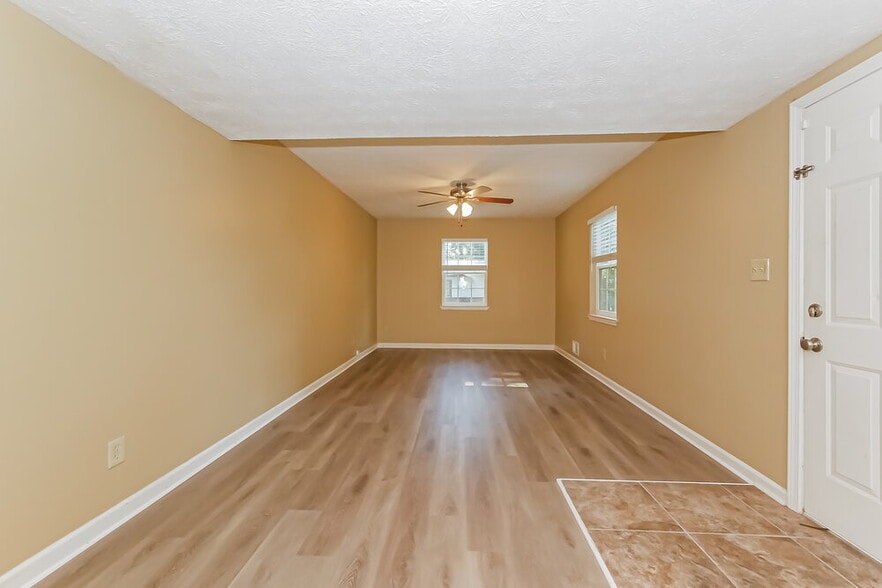 Building Photo - 212 Wildwood Dr