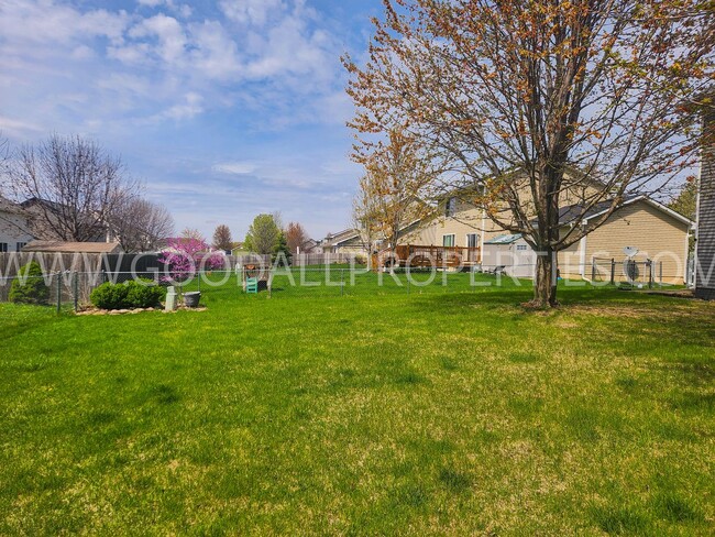 Building Photo - 4 Bedroom 3 Bath Home 3 Car Garage with large fenced in yard in Waukee