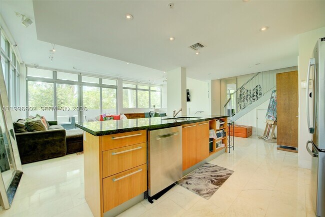 Building Photo - 1577 Bay 201 Bay