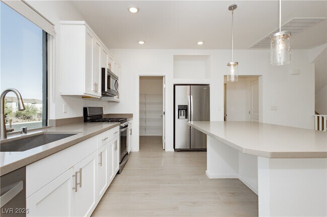 Building Photo - 7977 Mountain Lilac St