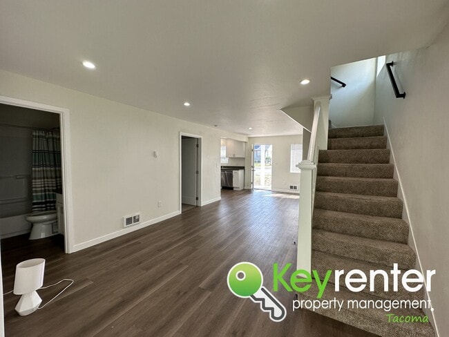 Building Photo - Astonishing 4Bed/2.5Bath Tacoma Home