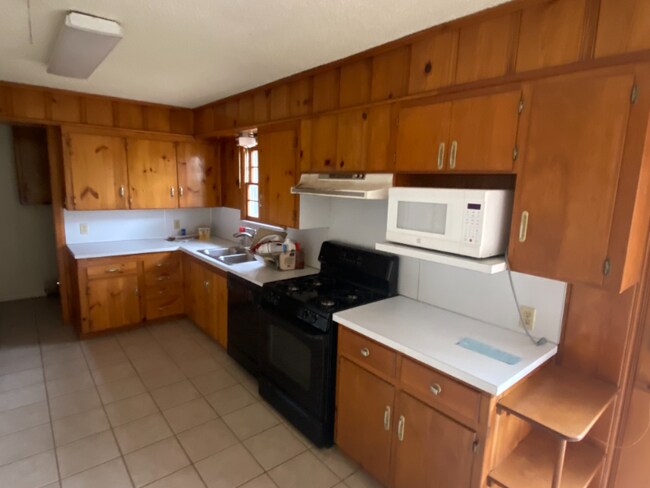Building Photo - 504 Highland Dr