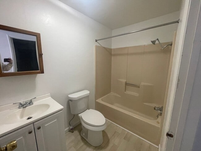 Building Photo - 128 Holt Rd