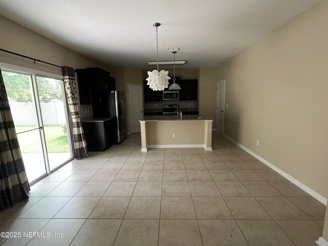 Building Photo - 4586 Temple Lakes Dr