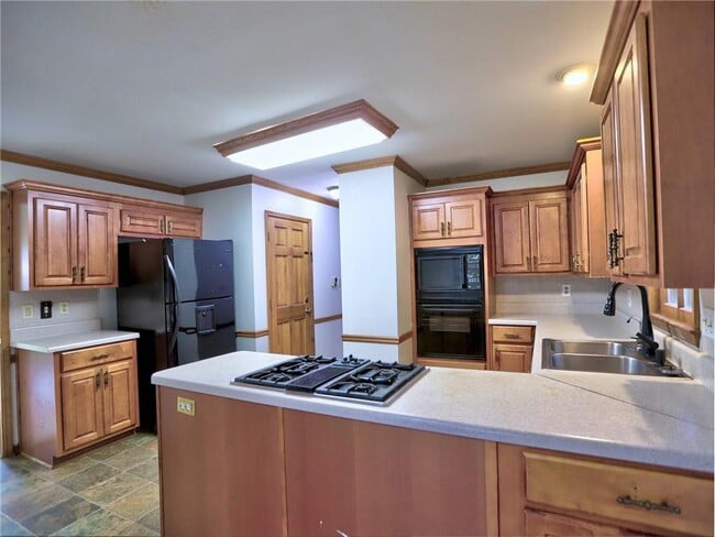 Building Photo - 2101 Mark Hall Ct NE