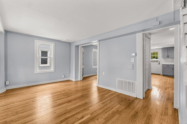 Building Photo - 155 Broadway