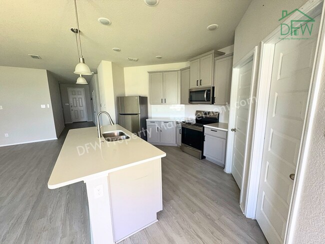 Building Photo - Charming 3-Bedroom Home with Spacious Backyard in Providence Village!