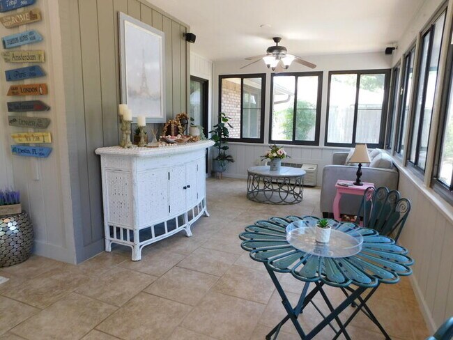 Building Photo - 939 Ridgewood Way