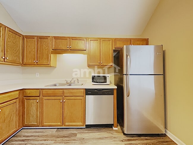 Building Photo - 7745 Poppy Dr