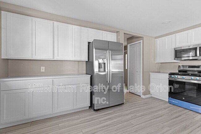 Building Photo - 391 Shady Oaks St