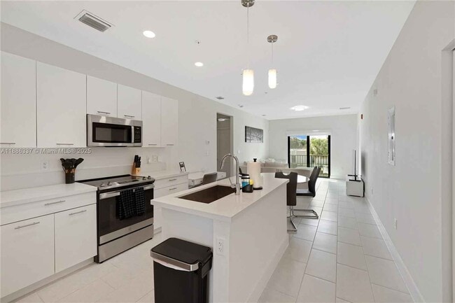 Building Photo - 8167 NW 41st St