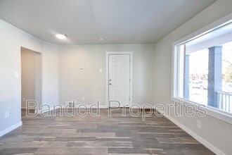 Building Photo - 627 23rd St