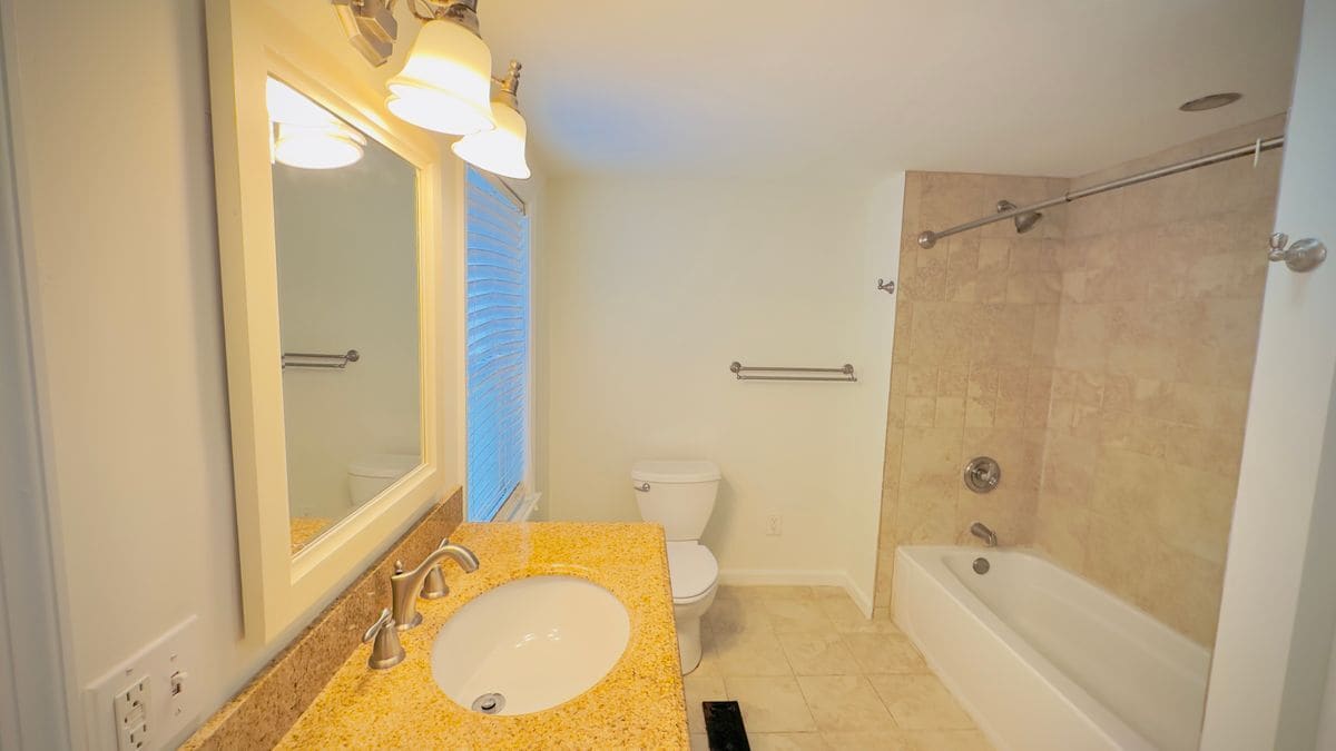 Building Photo - 2234 Fleet St