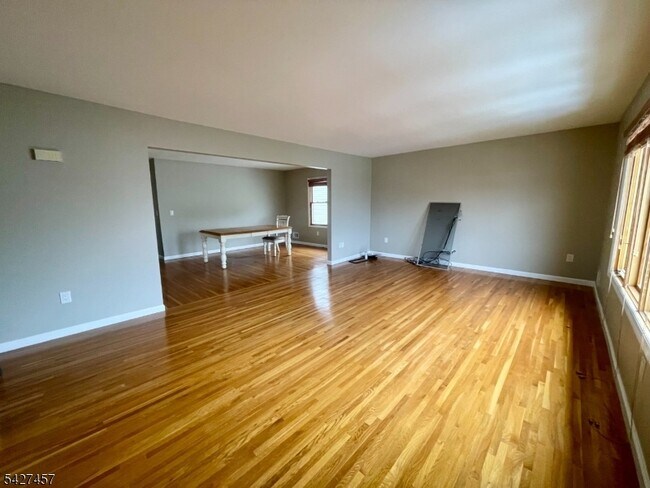 Building Photo - 254 Crystal St