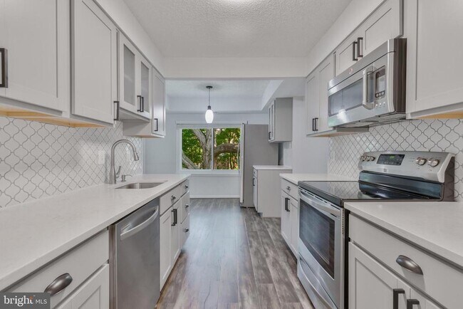 Building Photo - 10214 Bushman Dr