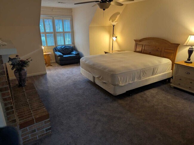 Building Photo - 1116 Santa Fe Station