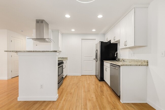 Building Photo - PM-UT-GOL*813-MF