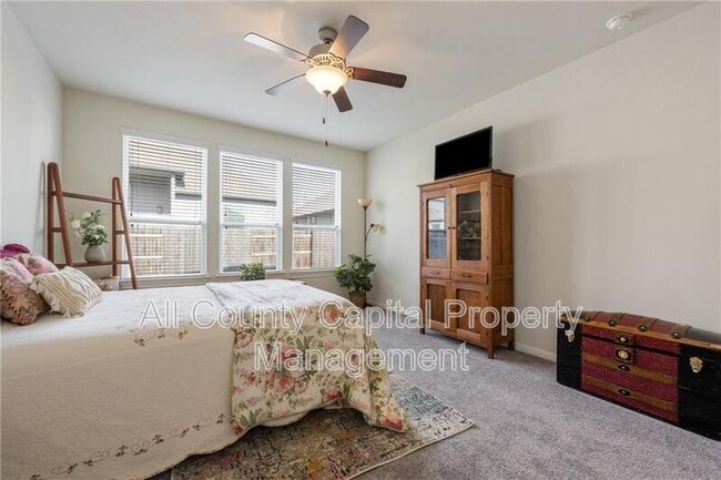 Building Photo - 227 Everglade Dr