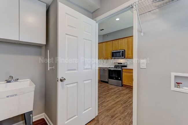 Building Photo - 1704 Dartmoor Ln