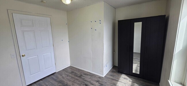Building Photo - 560 S 600 E