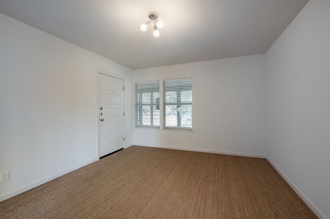 Building Photo - Renovated 1/1 Mid-Century Gem in Historic Monte Vista