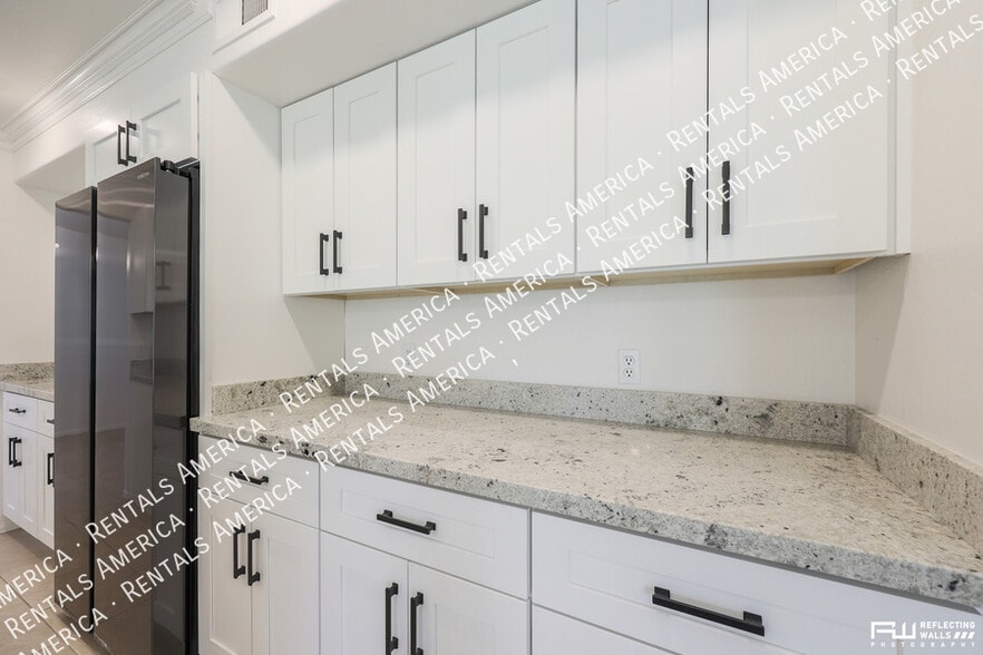 Building Photo - 2238 E Bel Air Ln