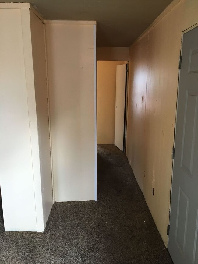 Building Photo - Location, Location!  Nice home located nea...