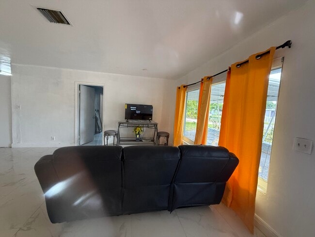 Building Photo - 710 N 66 Terrace