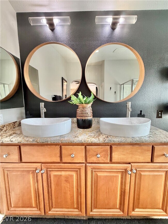 Building Photo - 399 Center Green Dr