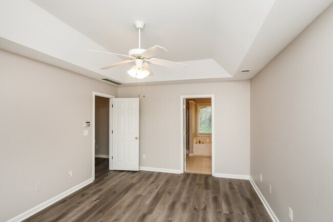 Building Photo - 38 Wesley Dr