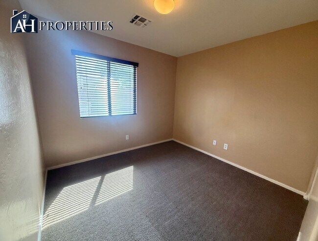 Building Photo - 9543 W Sunnyslope Ln