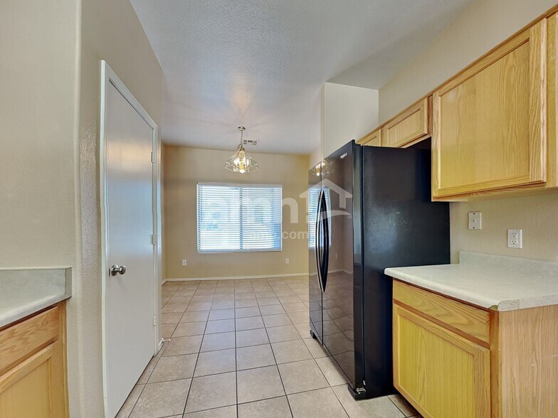 Building Photo - 7201 W Sunderland Ave