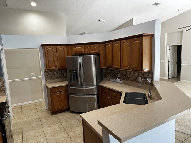 Building Photo - 5891 Trumpet St