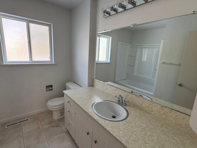 Building Photo - 950 Taney Ln