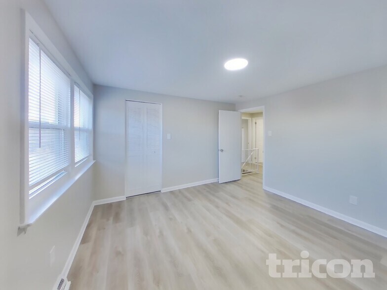 Building Photo - 906 Township Line Rd